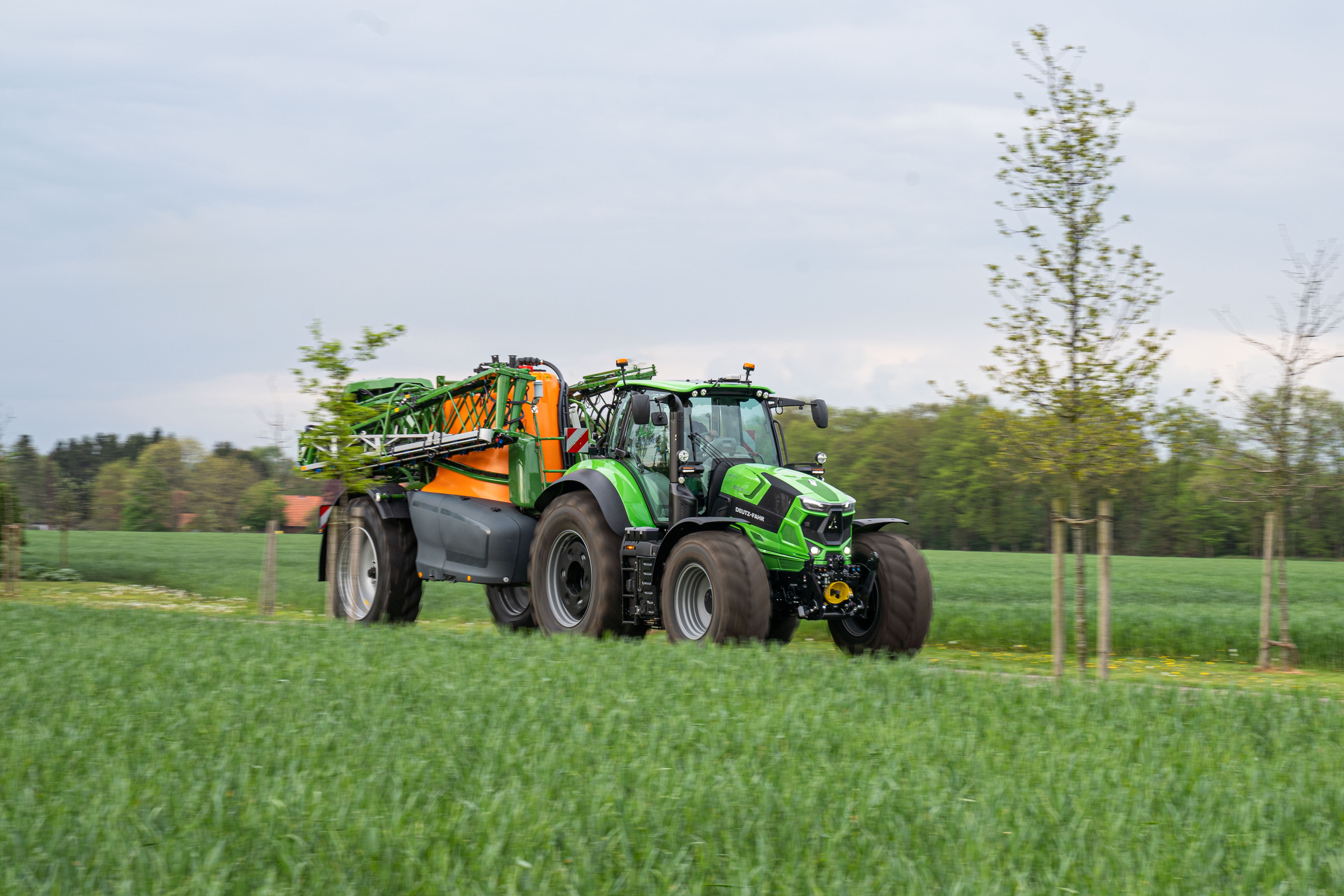 Deutz-Fahr stellt neuen Traktor 8280 TTV vor 