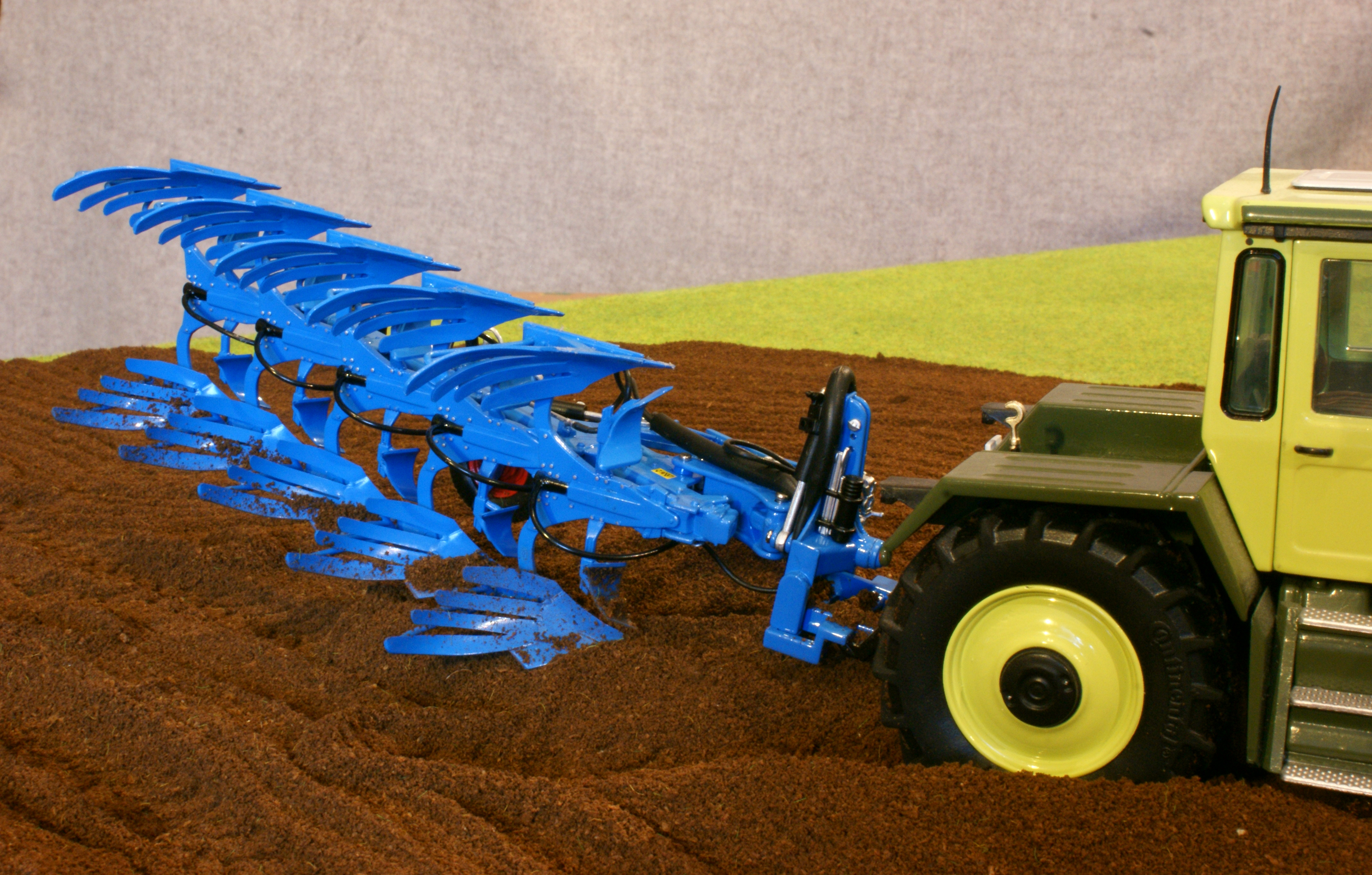 Universal Hobbies Maßstab 1:32 Lemken Drehpflug Juwel 8 